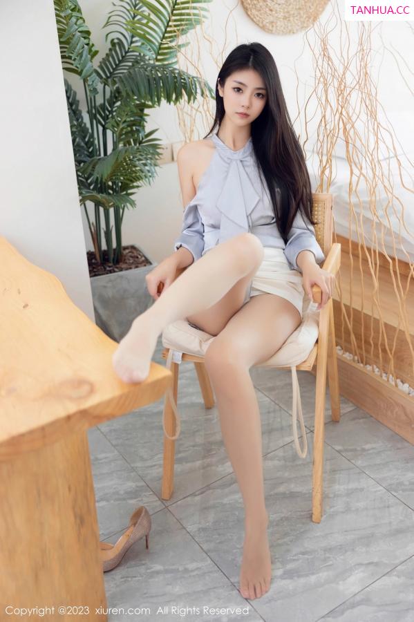 可乐Vicky  [XiuRen]高清写真图 2023.11.09 No.7635 可乐Vicky 丝袜美腿第22张图片